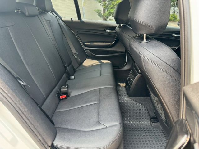2019年 BMW 118i 1.5L 摸門 車道維持輔助 電動記憶座椅  第10張相片