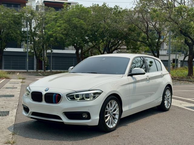 2019年 BMW 118i 1.5L 摸門 車道維持輔助 電動記憶座椅  第1張相片