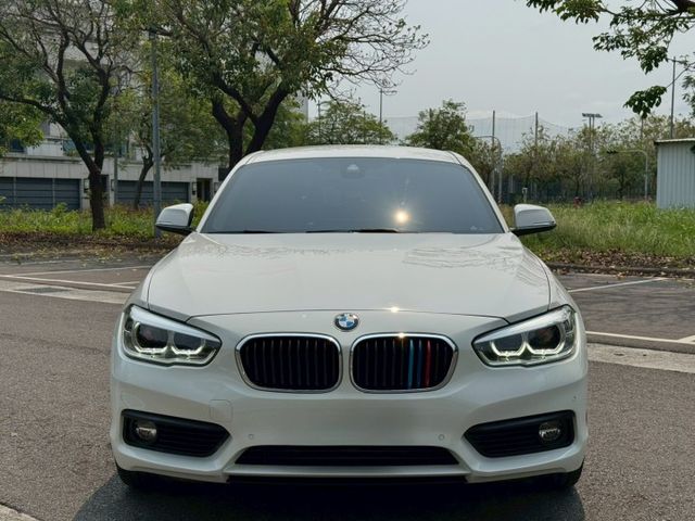 2019年 BMW 118i 1.5L 摸門 車道維持輔助 電動記憶座椅  第2張相片