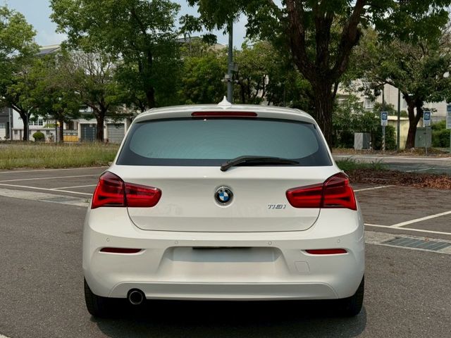 2019年 BMW 118i 1.5L 摸門 車道維持輔助 電動記憶座椅  第5張相片
