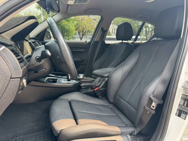2019年 BMW 118i 1.5L 摸門 車道維持輔助 電動記憶座椅  第7張相片