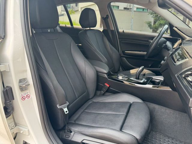 2019年 BMW 118i 1.5L 摸門 車道維持輔助 電動記憶座椅  第8張相片