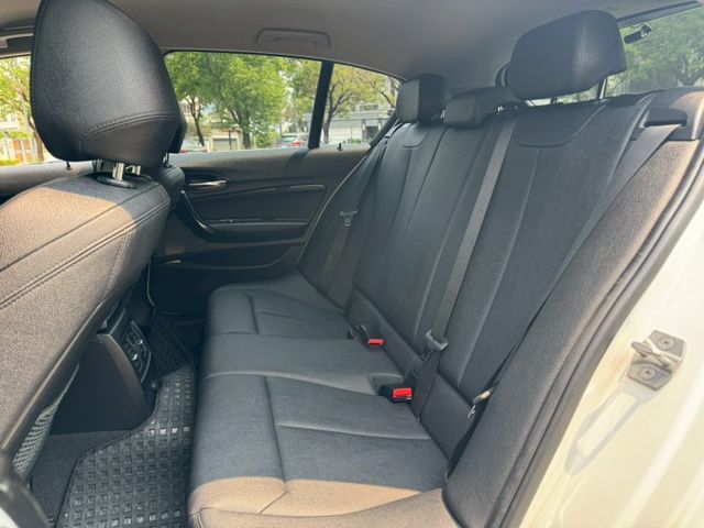 2019年 BMW 118i 1.5L 摸門 車道維持輔助 電動記憶座椅  第9張相片