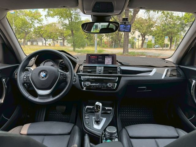 2019年 BMW 118i 1.5L 摸門 車道維持輔助 電動記憶座椅  第11張相片