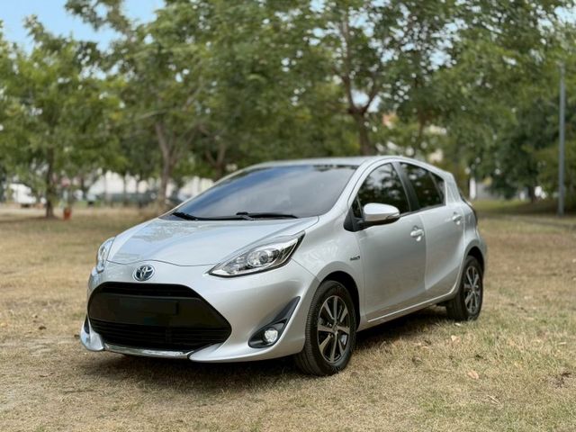 2021年 Toyota Prius C 1.5油電 認證 實跑 摸門 一鍵啟動  第1張相片
