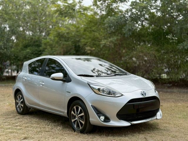 2021年 Toyota Prius C 1.5油電 認證 實跑 摸門 一鍵啟動  第3張相片