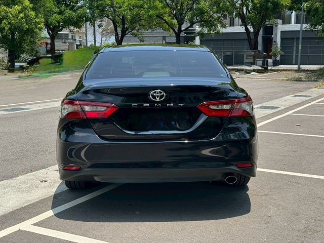 2023年 TOYOTA Camry 2.0L 尊爵版 摸門 一鍵啟動 電動椅 盲點 跟車 開價75.8萬  第5張相片