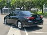 2023年 TOYOTA Camry 2.0L 尊爵版 摸門 一鍵啟動 電動椅 盲點 跟車 開價75.8萬  第6張縮圖