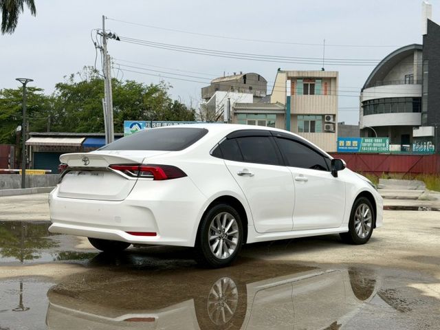 2022年 TOYOTA Altis 1.8L 摸門 一鍵啟動 盲點 恆溫 僅跑5萬 開價53.8萬  第4張相片