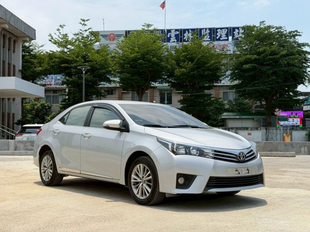 2015年 TOYOTA Altis 1.8L 摸門 一鍵啟動 定速 恆溫 安卓機 開價26.8萬  第3張相片