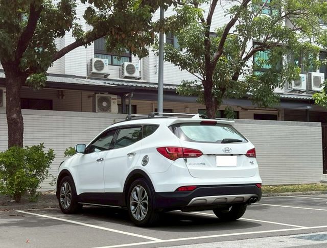 2017年 現代 Santa Fe 2.2柴油 摸門 全景天窗 電熱記憶座椅 電尾門 開價35.8萬  第6張相片