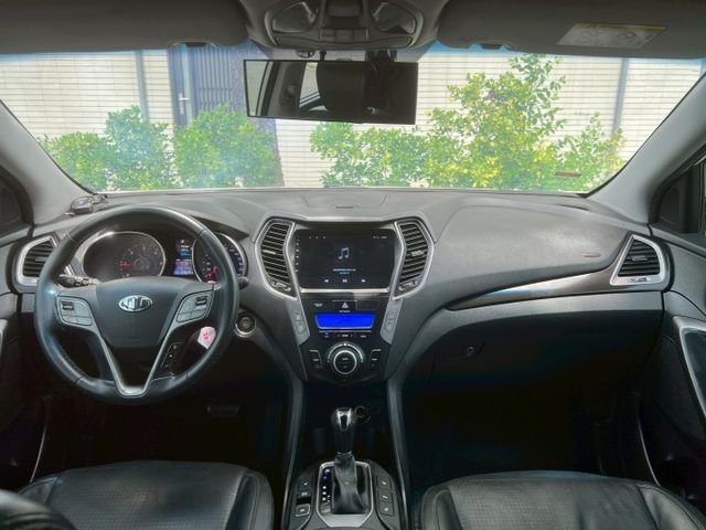 2017年 現代 Santa Fe 2.2柴油 摸門 全景天窗 電熱記憶座椅 電尾門 開價35.8萬  第12張相片