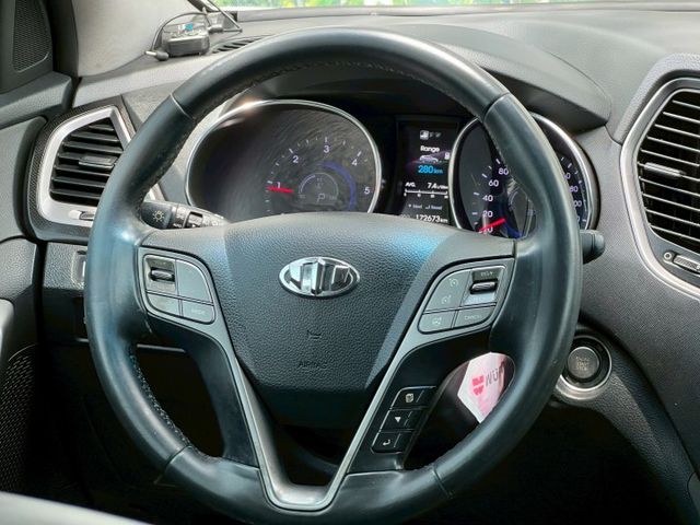 2017年 現代 Santa Fe 2.2柴油 摸門 全景天窗 電熱記憶座椅 電尾門 開價35.8萬  第13張相片