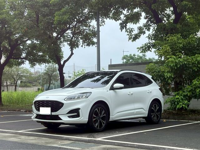 2022年 Kuga AWD ST-Line  跟車 全景天窗 B&O音響 環景 原廠保養 抬顯 電尾門 開價68.8萬  第1張相片