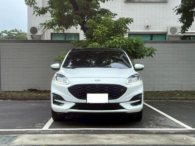 2022年 Kuga AWD ST-Line  跟車 全景天窗 B&O音響 環景 原廠保養 抬顯 電尾門 開價68.8萬  第2張相片