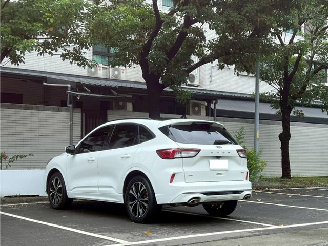 2022年 Kuga AWD ST-Line  跟車 全景天窗 B&O音響 環景 原廠保養 抬顯 電尾門 開價68.8萬  第6張相片