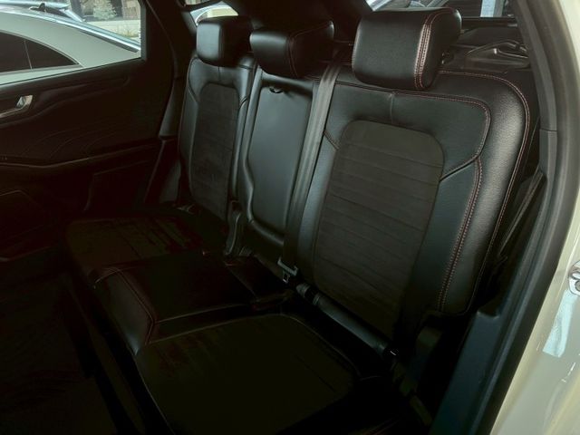2022年 Kuga AWD ST-Line  跟車 全景天窗 B&O音響 環景 原廠保養 抬顯 電尾門 開價68.8萬  第9張相片