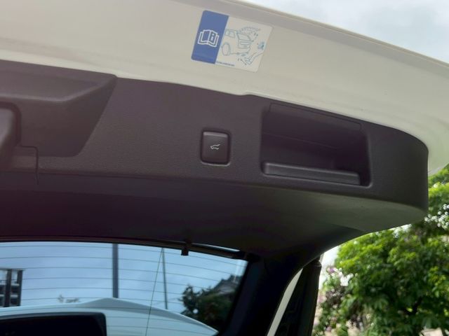 2022年 Kuga AWD ST-Line  跟車 全景天窗 B&O音響 環景 原廠保養 抬顯 電尾門 開價68.8萬  第14張相片