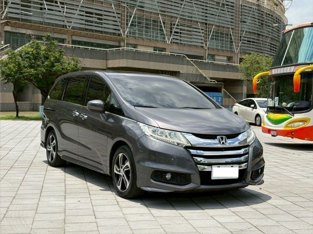2016年  Odyssey APEX 2.4L 摸門 雙邊電動滑門 盲點 環景 停車輔助 天窗 開價52.8萬  第3張相片