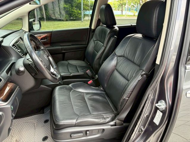2016年  Odyssey APEX 2.4L 摸門 雙邊電動滑門 盲點 環景 停車輔助 天窗 開價52.8萬  第7張相片