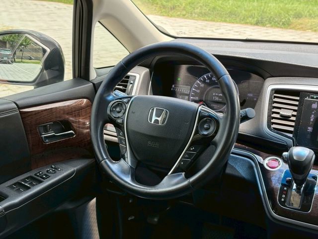 2016年  Odyssey APEX 2.4L 摸門 雙邊電動滑門 盲點 環景 停車輔助 天窗 開價52.8萬  第13張相片