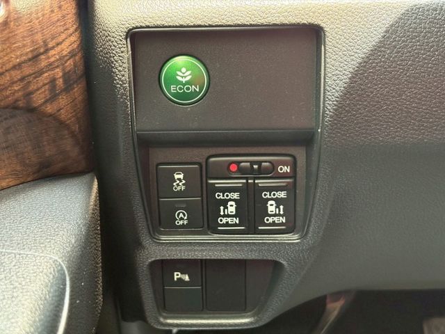 2016年  Odyssey APEX 2.4L 摸門 雙邊電動滑門 盲點 環景 停車輔助 天窗 開價52.8萬  第16張相片