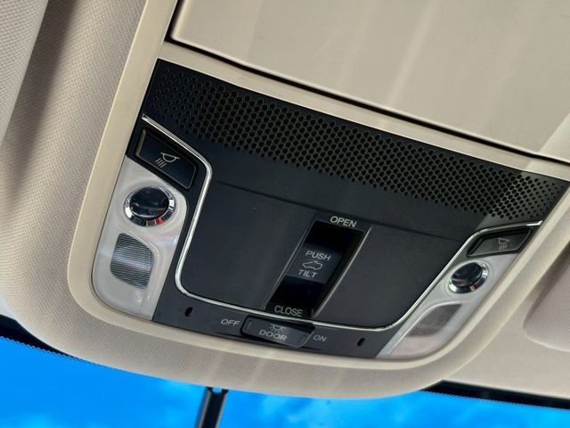2016年  Odyssey APEX 2.4L 摸門 雙邊電動滑門 盲點 環景 停車輔助 天窗 開價52.8萬  第17張相片