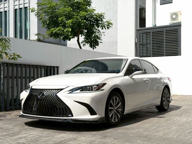 2022年 LEXUS ES200 2.0L 豪華版 開價99.8萬  第1張相片