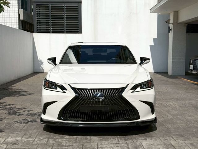2022年 LEXUS ES200 2.0L 豪華版 開價99.8萬  第2張相片