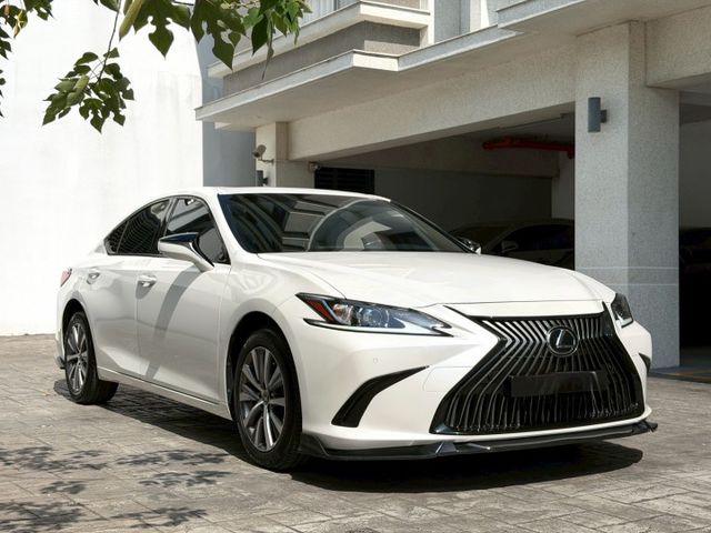 2022年 LEXUS ES200 2.0L 豪華版 開價99.8萬  第3張相片