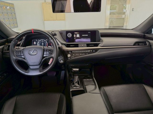 2022年 LEXUS ES200 2.0L 豪華版 開價99.8萬  第11張相片
