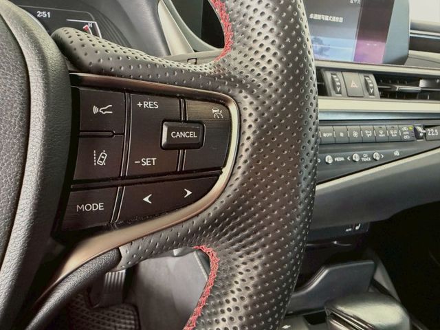 2022年 LEXUS ES200 2.0L 豪華版 開價99.8萬  第15張相片