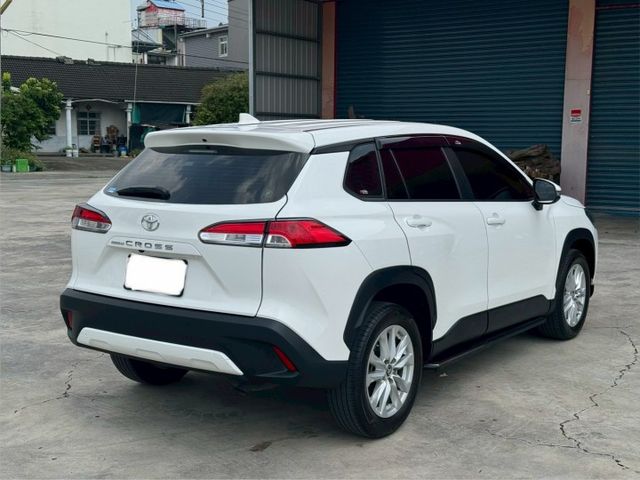 2024年 TOYOTA Corolla Cross 1.8L 摸門  CarPlay 原廠保養 開價56.8萬  第4張相片