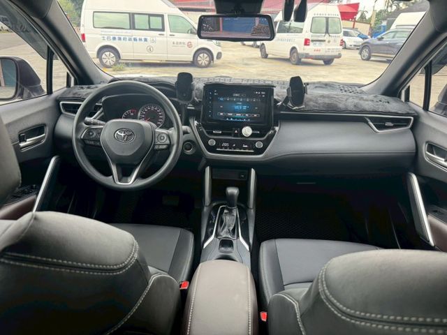 2024年 TOYOTA Corolla Cross 1.8L 摸門  CarPlay 原廠保養 開價56.8萬  第11張相片