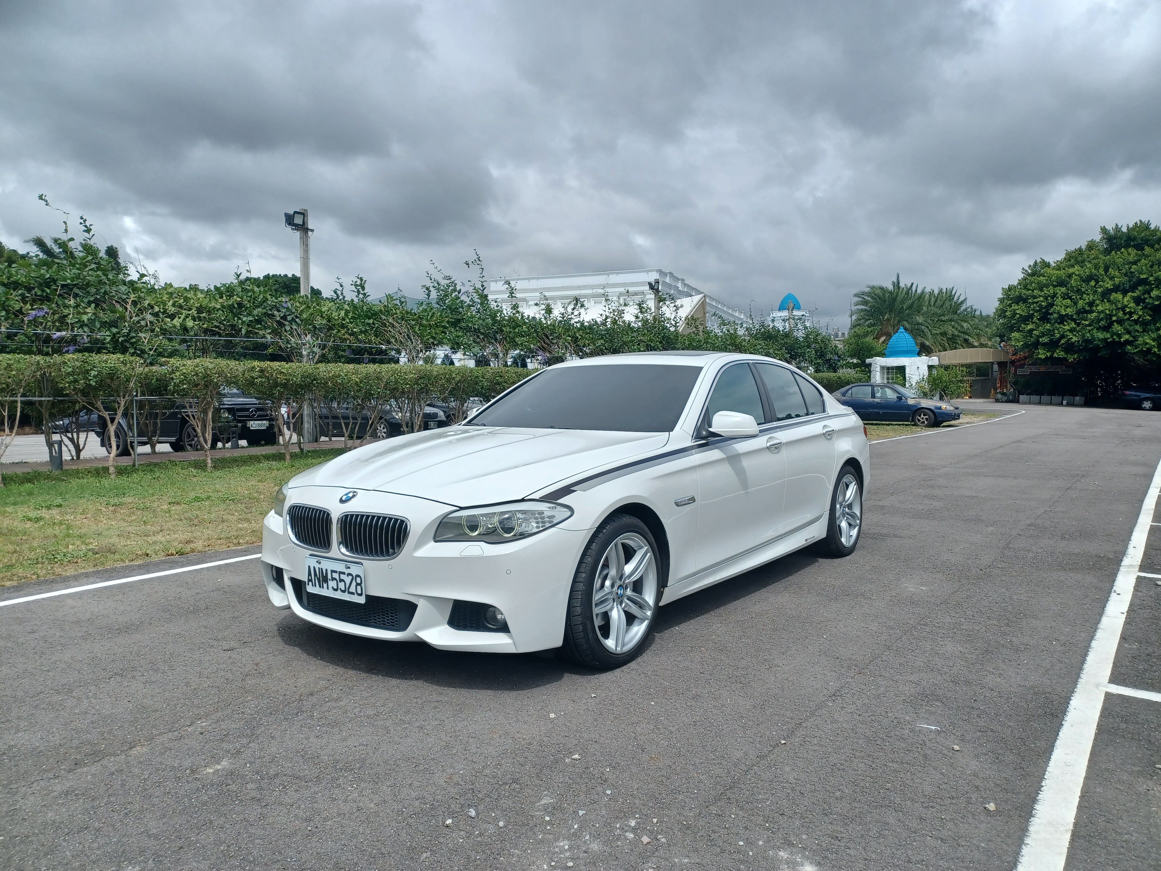 2011 BMW 3.0L 528i M-Sport  第1張相片