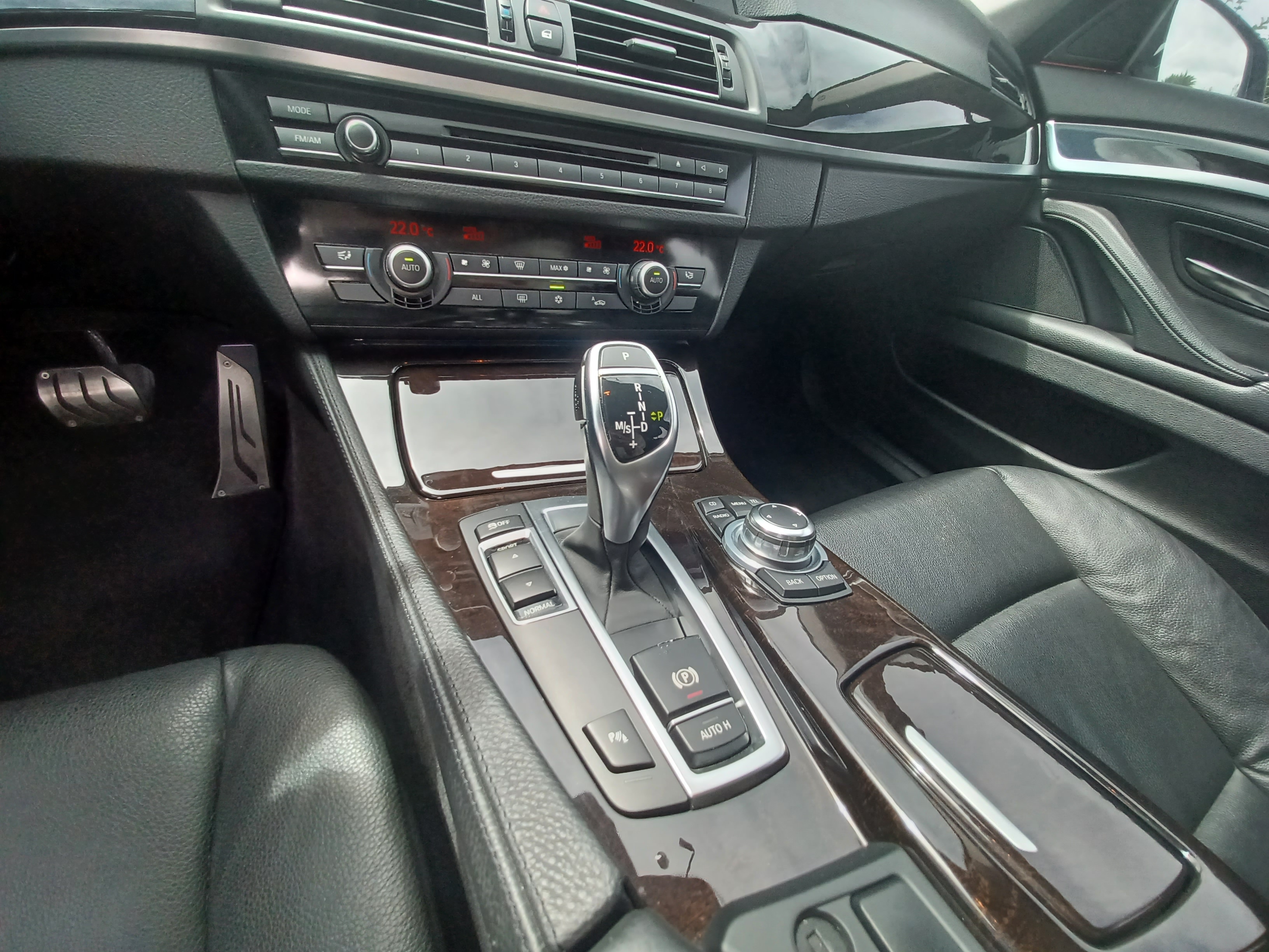 2011 BMW 3.0L 528i M-Sport  第5張相片