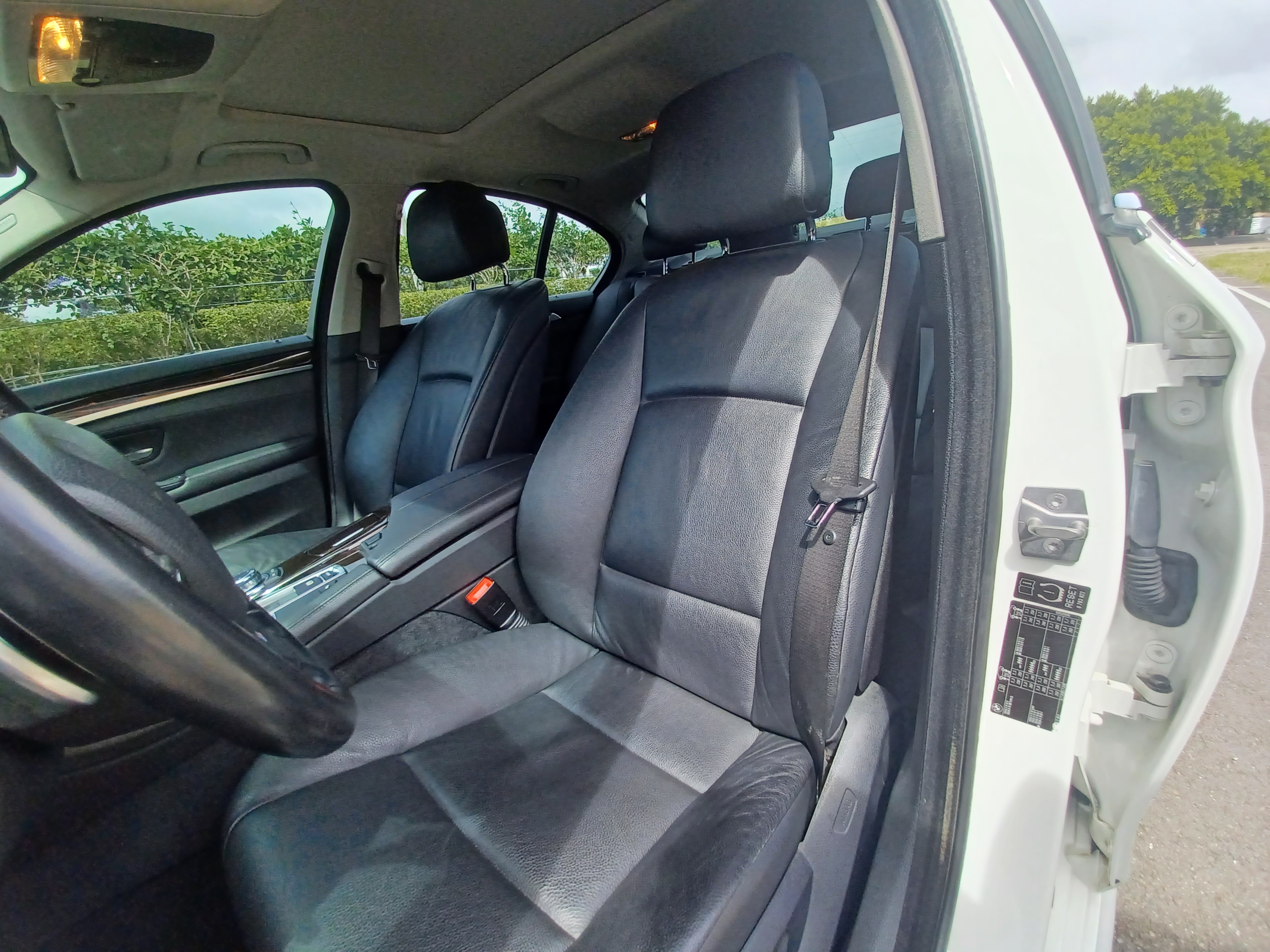 2011 BMW 3.0L 528i M-Sport  第6張相片