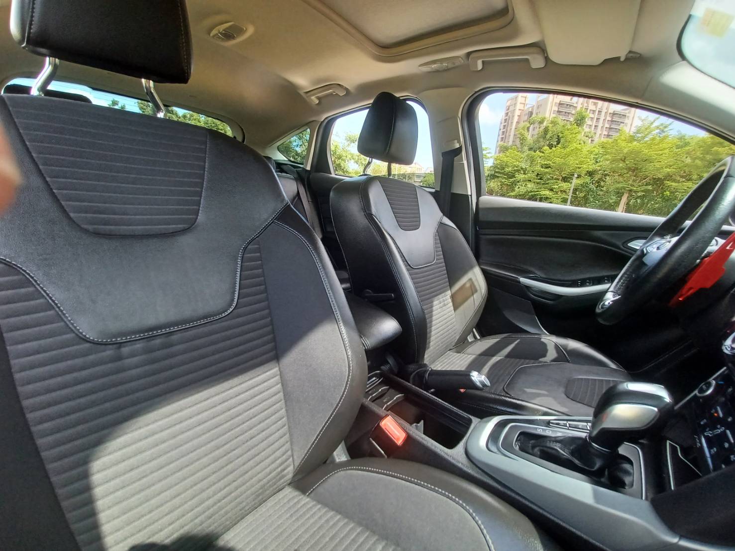 2018 Ford Focus 5D EcoBoost 180頂級運動型  第7張相片