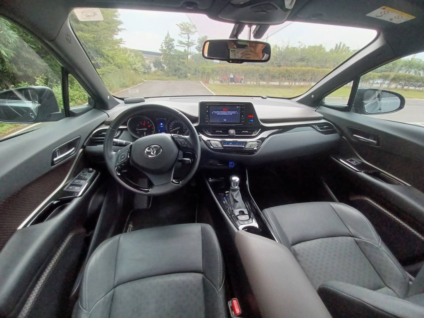 Toyota C-HR 尊爵AWD  第4張相片