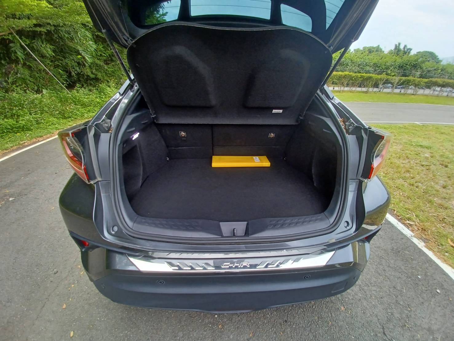 Toyota C-HR 尊爵AWD  第6張相片