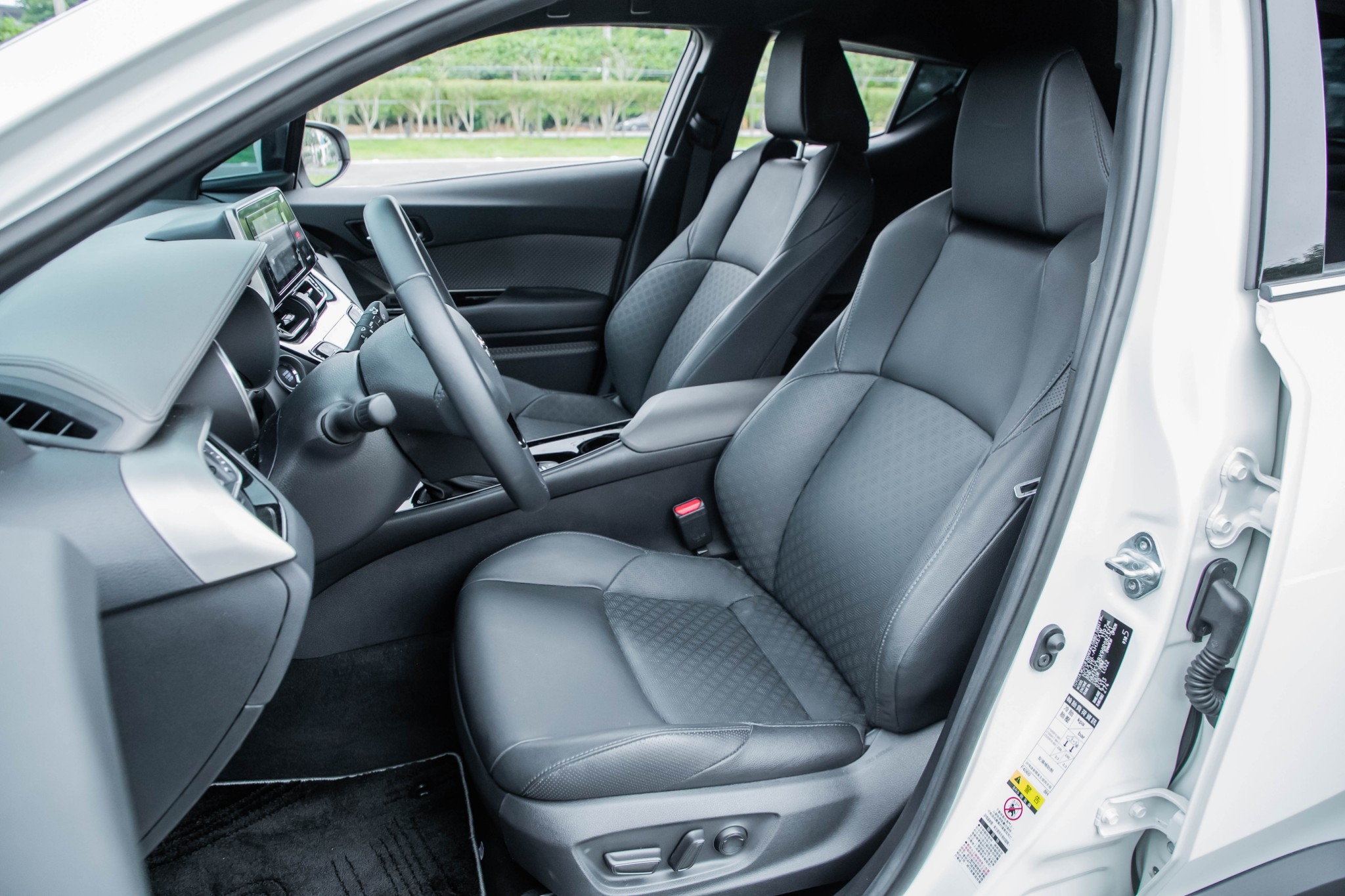 2021 Toyota C-HR 豪華款  第7張相片
