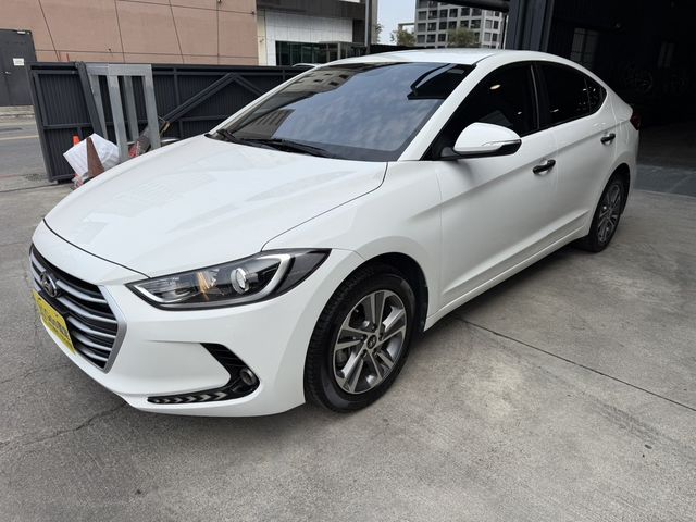 HYUNDAI現代 ELANTRA  第1張相片