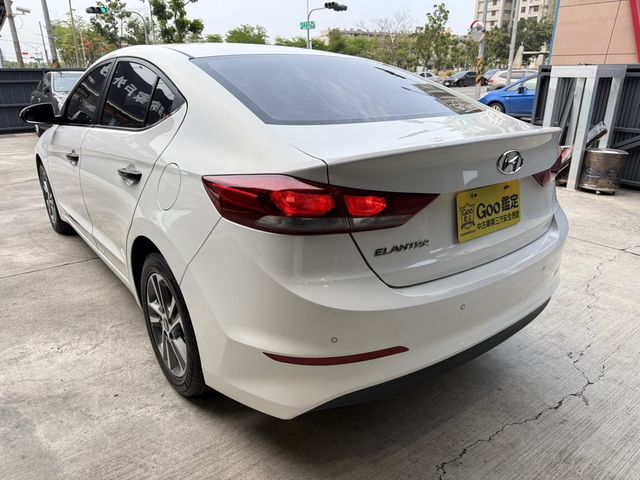 HYUNDAI現代 ELANTRA  第5張相片