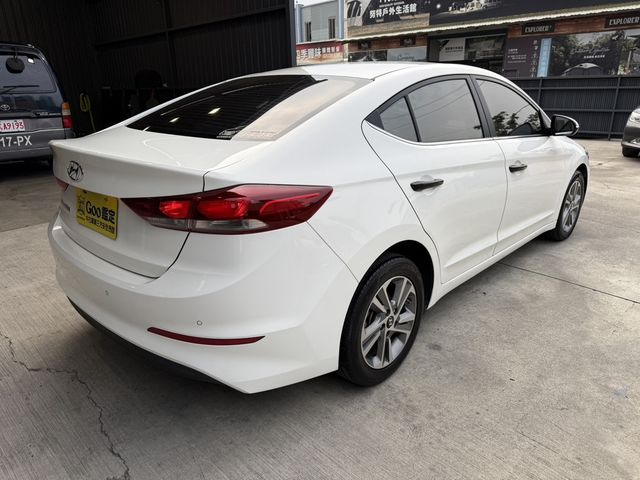HYUNDAI現代 ELANTRA  第7張相片