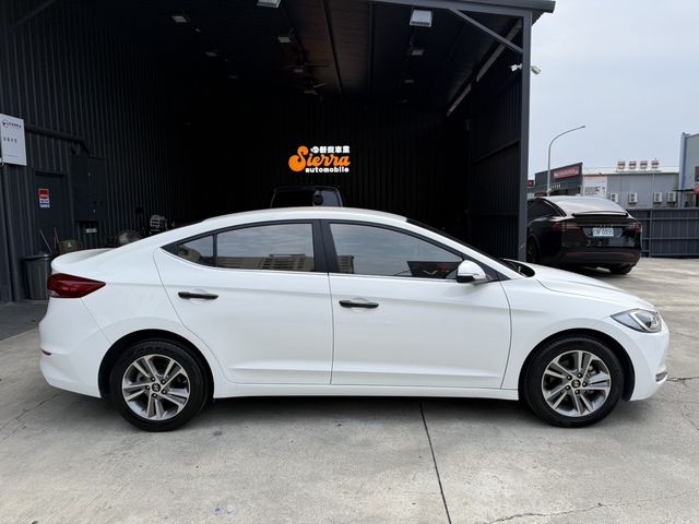 HYUNDAI現代 ELANTRA  第8張相片