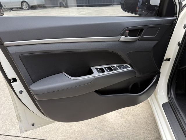 HYUNDAI現代 ELANTRA  第11張相片