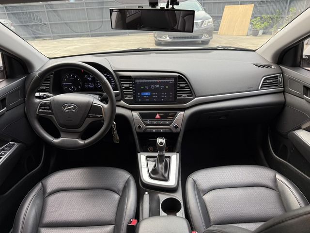 HYUNDAI現代 ELANTRA  第14張相片