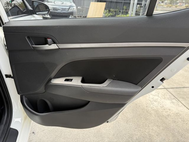 HYUNDAI現代 ELANTRA  第15張相片