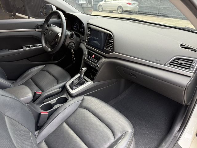 HYUNDAI現代 ELANTRA  第17張相片