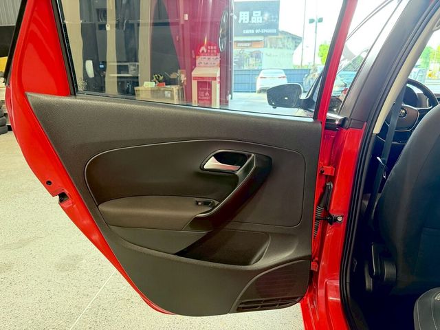 VOLKSWAGEN福斯 POLO  第8張相片